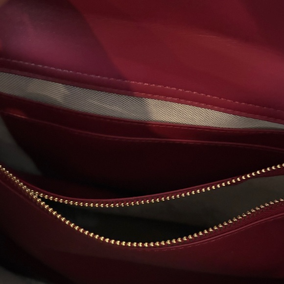 Hug style shoulder bag - Picture 7 of 9